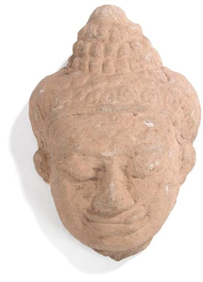 CAMBODGE Période khmère, Xe-XIIIe siècle
Masque de bouddha en grès gris, les yeux...