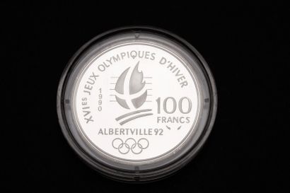 null 1 Coffret Albertville 1992 comprenant 9 pièces de 100 F argent E 900/1000. Diam:...