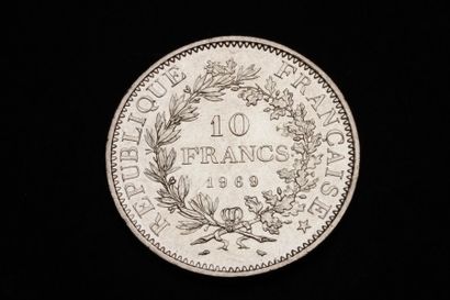 null 1 Lot de 24 pièces de 10 F argent Hercule 1969.