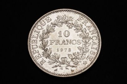 null 1 Lot de 24 pièces de 10 F argent Hercule 1972.
