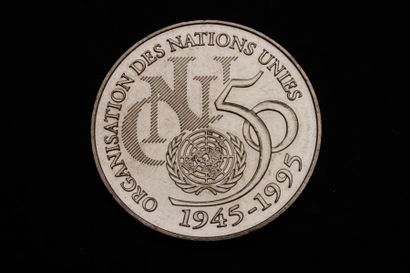 null 1 Lot de 25 pièces de 5 F cupro-nickel commémoratives ONU 1995, tranche cannelée....