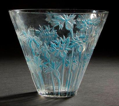 RENE LALIQUE (1860-1945) 
Bluets, modèle créé en 1914, non repris après 1947
Vase....