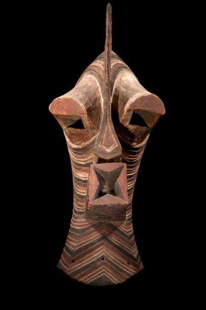 null Masque «Kifwebé» SONGYE (Rép. dém. du Congo). Masque de forme exagérément abstraite,...