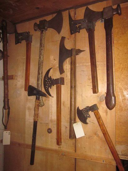 null Lot de haches d'armes de Style Moyen-Âge, XVIe, XVIIe, en fer: hache à fer à...