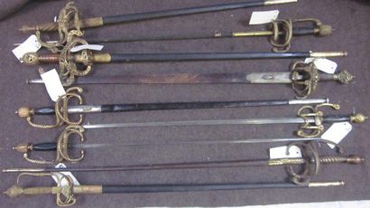 null Lot de 9 épées de type Médiéval, monture en bronze à branches dont une sans...
