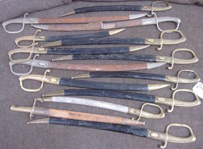 null Lot de 14 sabres briquets d'enfant, monté d'un seul tenant sans lame