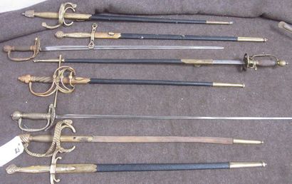 null Lot de 8 épées d'enfant de style XVIe, XVIIe et XVIIIe pour le théâtre