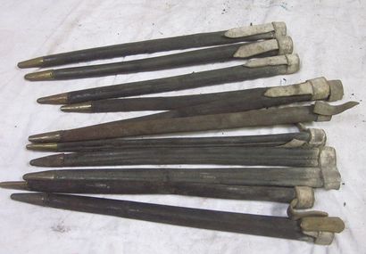 null Lot de 10 fourreaux pour baïonnette à douille et en cuir XIXe