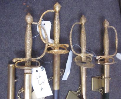 null Lot de 3 épées de cour de style XVIIIe, monture en bronze ciselée, garde à pas-d'âne,...