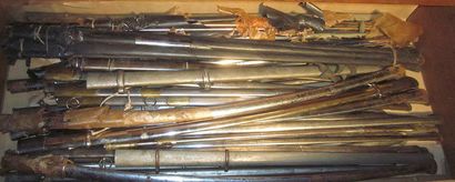 null Lot de 80 fourreaux de sabre courbes en métal XIXe et fourreaux de sabre de...