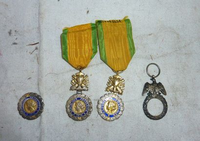 null Lot de 4 médailles militaires dont 3 incomplètes et une du deuxième type in...