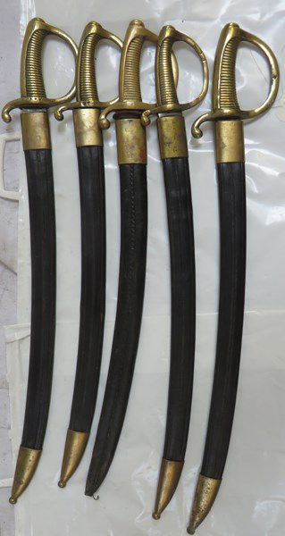 null Lot de 5 sabres briquets d'infanterie XIXe, monture en bronze avec fourreaux...