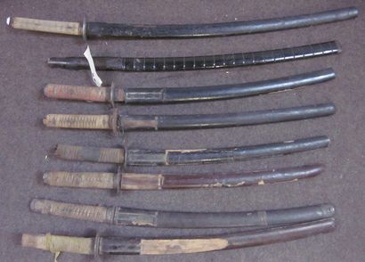 null Lot de sabres japonais type Katana et Wakizashi, dont 8 modèles anciens avec...