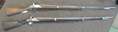 null Deux fusils d'infanterie, modèle 1822 TBIS avec leur bretelle en cuir. Manufacture...