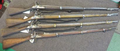 null Lot de 2 fusils d'infanterie à silex Russe, daté 1832 et 1836. On joint un fusil...