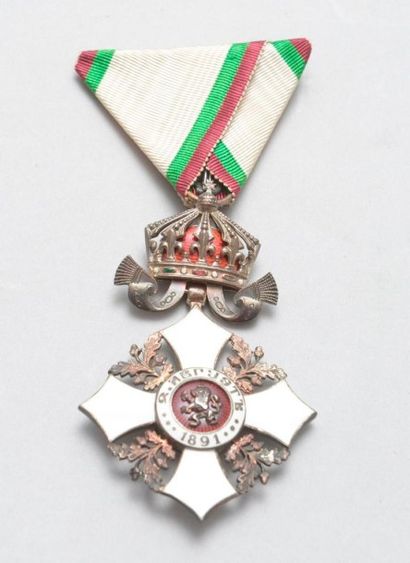 null BULGARIE 
ORDRE DU MÉRITE CIVIL, institué en 1891. 
Croix de 5e classe (chevalier)....
