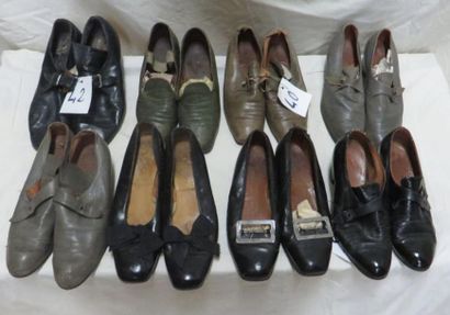 null Huit paires de souliers en cuir pour homme, style XVIIIe.