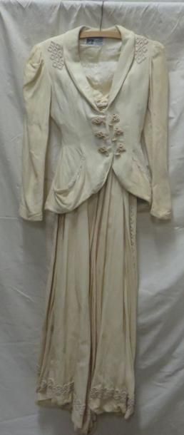 null Un ensemble pour femme en soie, style années 1890 par Le Mazarin.