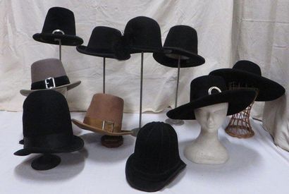 null Une dizaine de chapeaux en feutre pour homme, style Renaissance.