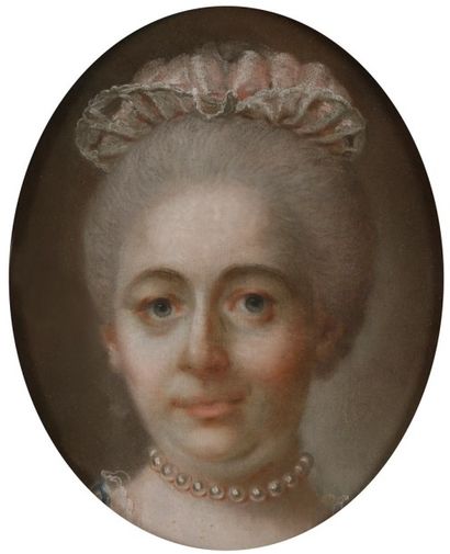 École FRANÇAISE du XVIIIe siècle Portrait de femme au collier de perle
Pastel ovale.
29...