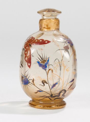 Émile GALLÉ (1846-1904) Herbes et papillons Petit flacon ovoïde sur talon en verre...
