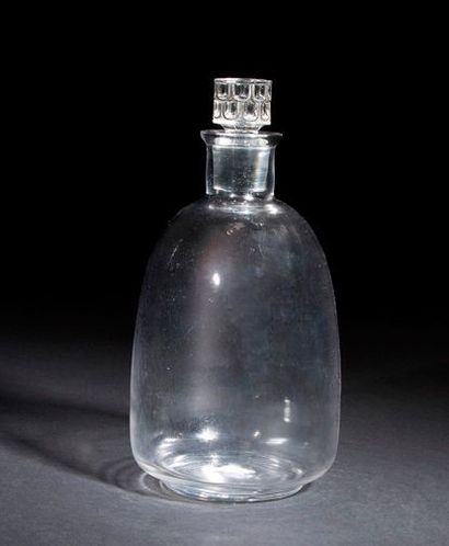 RENE LALIQUE (1860-1945) Saint-Nabor, modèle créé 1926 Carafe en verre soufflé moulé,...