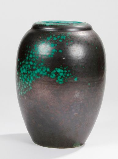 PRIMAVERA (ATELIERS D'ART DU PRINTEMPS) Vase ovoïde à col ourlé. Épreuve en céramique...