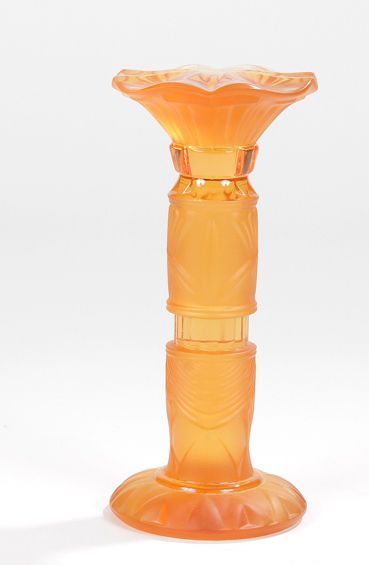 Cristallerie SAINT-LOUIS La Torchère, 1991 Totem en cristal orange moulé-pressé et...