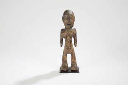 MONTOL (NIGERIA) Statuette Belle statuette fétiche féminine, debout, les bras écartés...