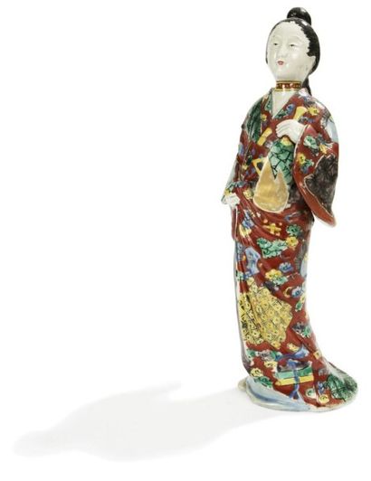 JAPON - Epoque MEIJI (1868 - 1912) 
Statuette de jeune femme debout en porcelaine...