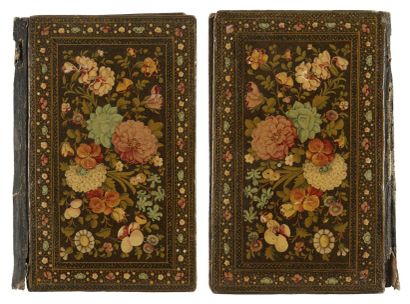 null Deux plats de reliure laqués, Iran qâjar, XIXe siècle
Papier mâché peint en...
