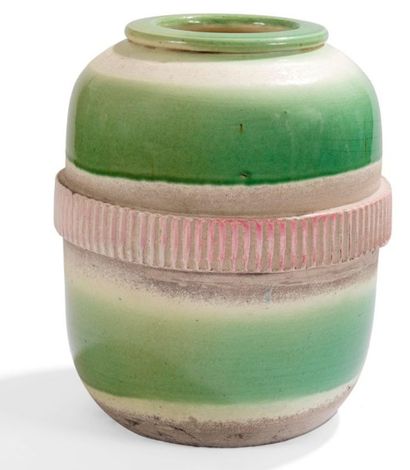 Jean BESNARD (1889-1958) 

Important vase cylindrique à un anneau central cannelé...