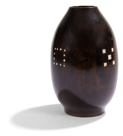 Alexandre NOLL (1890-1970) 

Vase ovoïde sur talon.
Épreuve monoxyle en bois exotique...