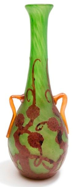 LE VERRE FRANÇAIS - CHARDER 

Mûriers verts, le modèle créé vers 1918/20
Haut vase...