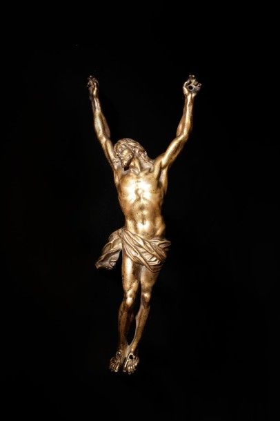 null Christ en bronze doré, fonte creuse. Les bras levés, tête inclinée sur le bras...