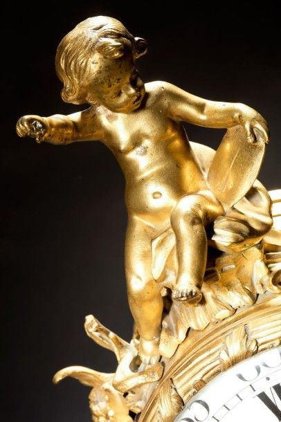 null Pendule à l'éléphant en bronze patiné et doré, le cadran à chiffres romains...