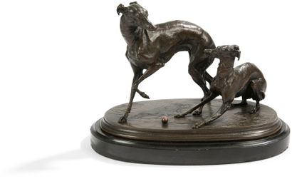 MENE Pierre Jules (1810-1879) 
Levrettes à la balle
Bronze à patine brun nuancé
Signé...