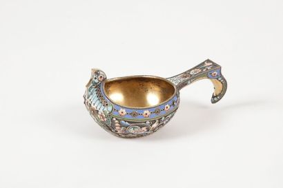 null Puisoir (kovsh) en vermeil et émail cloisonné. Poinçons : 84, Moscou, après...