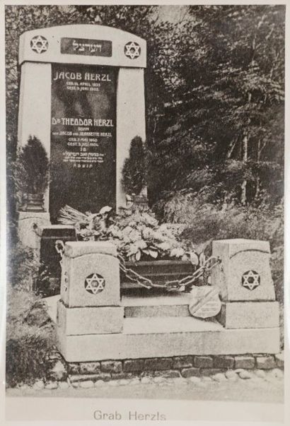 [Photographie] 57 photos sur Herzl, sa vie, sa famille et le sionisme.
Tirages postérieurs.
Formats...