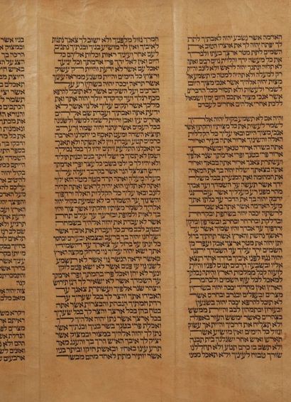 ROULEAU DE TORAH Manuscrit en hébreu sur parchemin, complet. 
Afrique du Nord, fin...