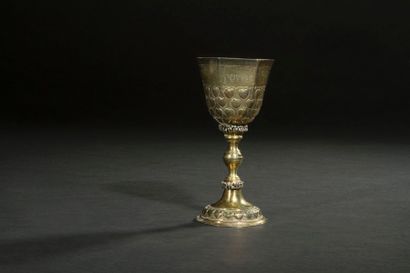 null COUPE DE KIDDOUSH DE MARIAGE 
Argent doré, gravé et repoussé. 
Allemagne, Breslau,...