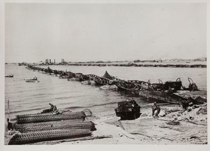 [PHOTOGRAPHIES - DÉBARQUEMENT] Le débarquement en Normandie de l’armée américaine...