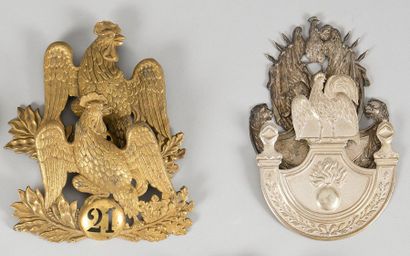 null Ensemble de neuf cuivreries:
- Quatre plaques de shako d'époque Monarchie de...