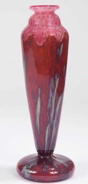 Charles SCHNEIDER (1881-1953) 
Vase balustre sur large talon circulaire. Épreuve...