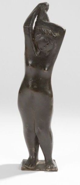 Hermann HOHAUS (1920-1990) 
Femme se coiffant
Sculpture en bronze à patine noire.
Signée...