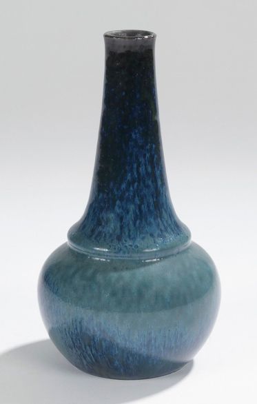 AUGUSTE DELAHERCHE (1857-1940) 
Vase pansu à haut col cintré. Épreuve en céramique...