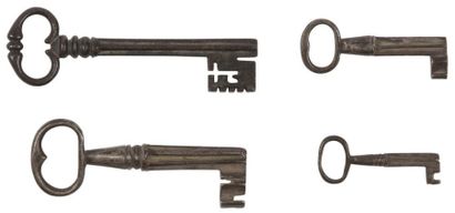 null Lot de quatre clés à tiges bénardes en trèfle.
XVIIe siècle.
12 et 6 cm env...