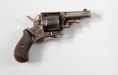 null Revolver British Bulldog « Loeven Paris », six coups, calibre 320.
Canon rond....