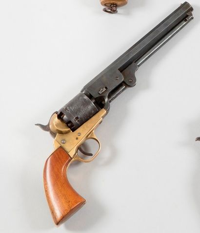 null Revolver type Colt Navy 1861, calibre 36.
Canon à pans. Barillet gravé.
A.B.E....
