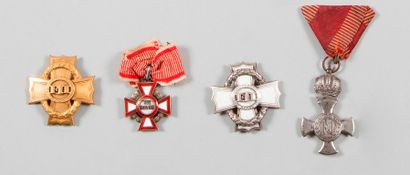 EMPIRE D’AUTRICHE Ensemble de quatre médailles comprenant : 
- Une médaille du Mérite...